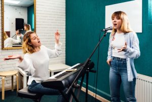 Accademia di canto a Milano e l'arte del canto professionale: come trasformarsi da dilettante a professionista grazie a un vocal coach