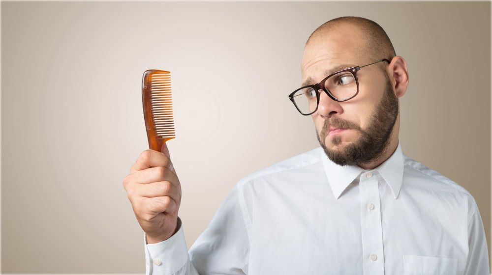 Manutenzione delle Protesi Capelli Uomo: Consigli Pratici per una Chioma Sempre Perfetta